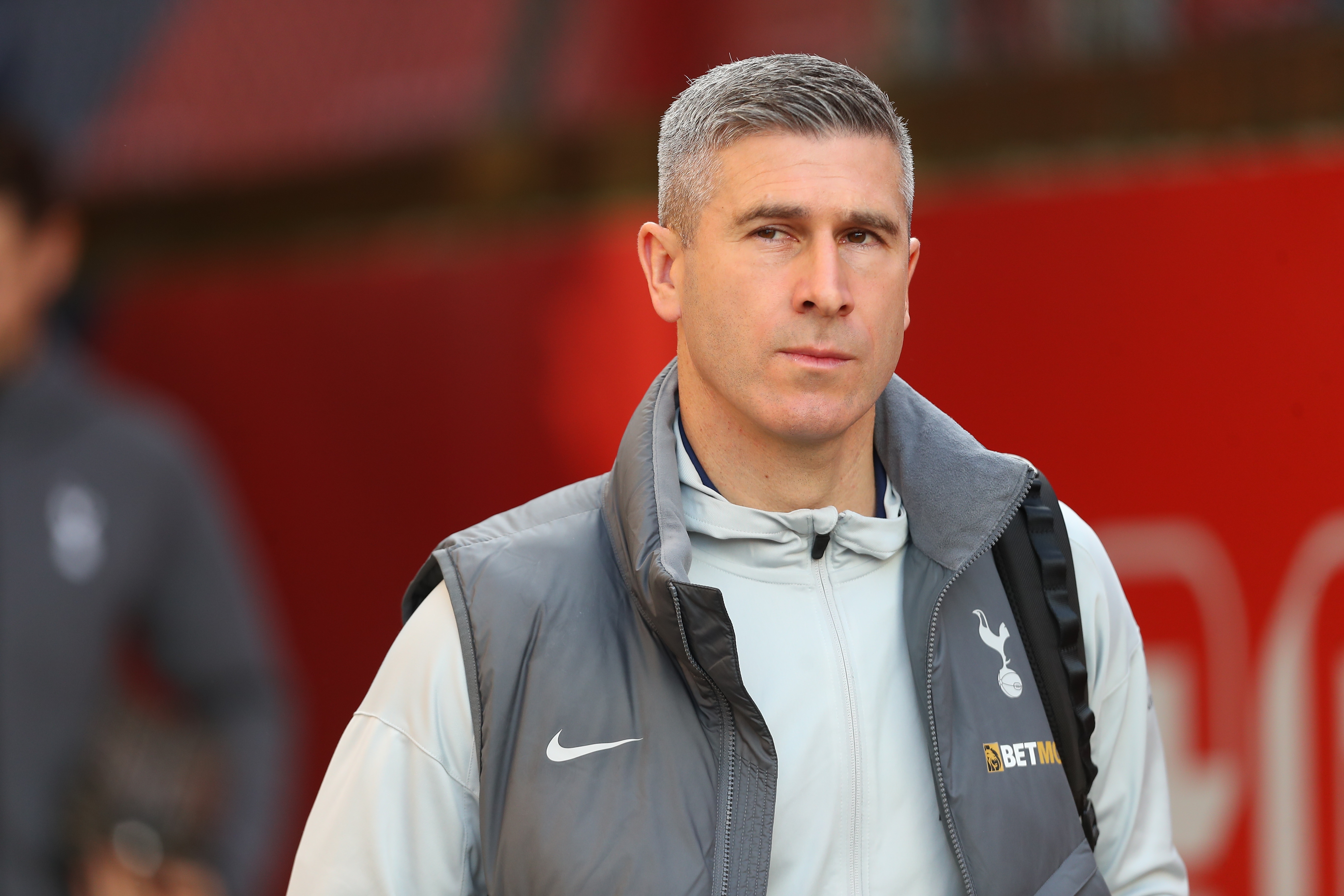 中国足彩网比分直播-记者:蒙哥马利10日下午三点半抵达北京,队长张稀哲去接机