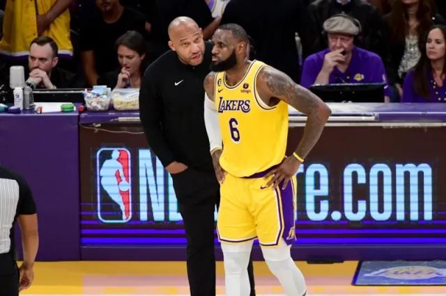 1699157113119092889.jpg 中国足彩网-防守瘫痪篮板被爆!詹眉时间拉满湖人季初隐患重重