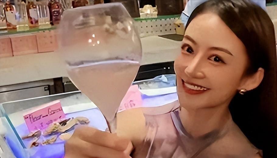 许家印被捕倒台后，恒大歌舞团长白珊珊，居然嫁给了这个男人