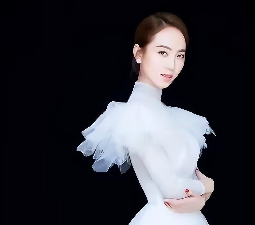 许家印被捕倒台后，恒大歌舞团长白珊珊，居然嫁给了这个男人