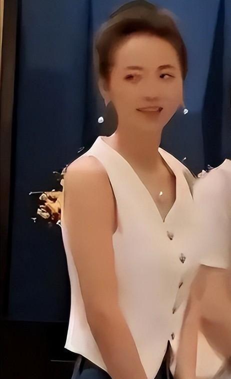 许家印被捕倒台后，恒大歌舞团长白珊珊，居然嫁给了这个男人