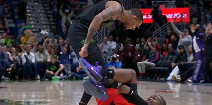 中国足彩网-穆雷怒喷：TM站起来啊混蛋 逼逼赖赖啥？谢德：领先15分还搞这些