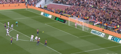 中国足彩网-半场：巴萨3-1塞维利亚，拉菲尼亚点射双响，奥尔莫破门