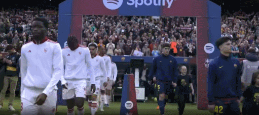 中国足彩网-半场：巴萨3-1塞维利亚，拉菲尼亚点射双响，奥尔莫破门