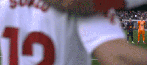 中国足彩网-半场：巴萨3-1塞维利亚，拉菲尼亚点射双响，奥尔莫破门